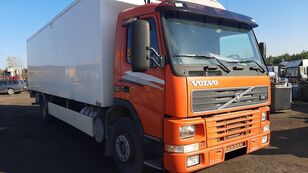 camião isotérmico VOLVO FM7 ONLY FOR PARTS