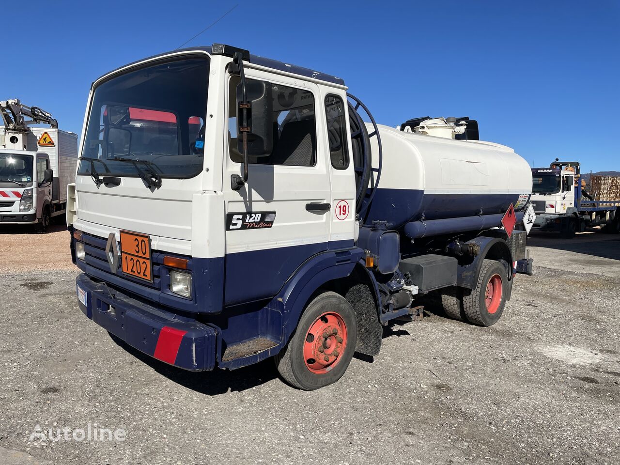 camião de transporte de combustivel Renault MIDLINER 120