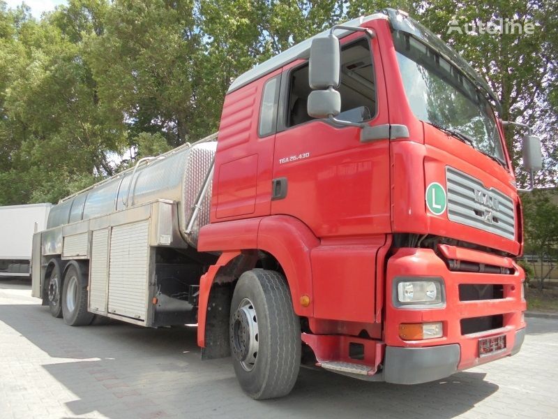 camião de transporte de leite MAN 26.430
