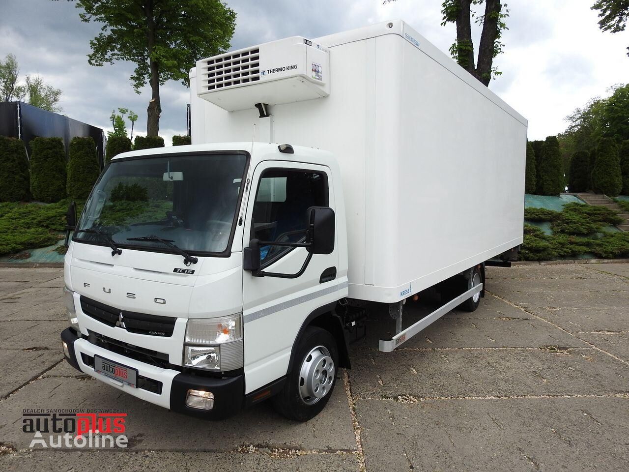 camião frigorífico Mitsubishi Fuso CANTER 7C15 KONTENER CHŁODNIA WINDA -4*C ZASILANIE