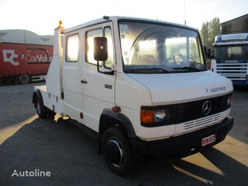 caminhão de reboque Mercedes-Benz 711D